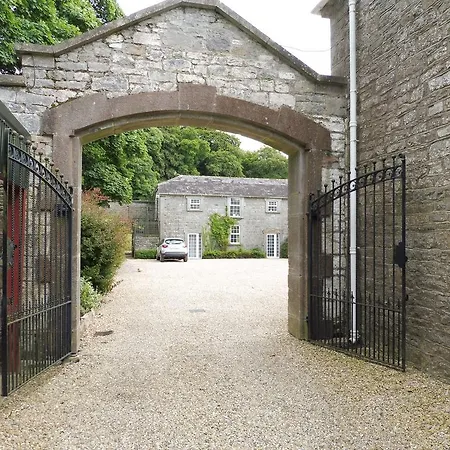 Farm stay Ross House Equestrian Holidays